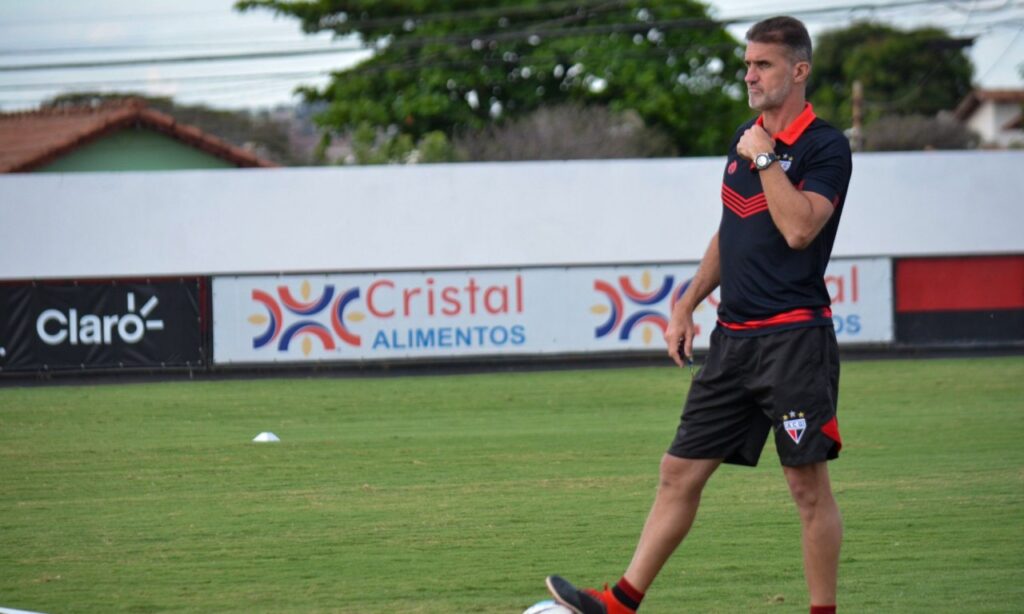 Vagner Mancini explica poucos minutos de trio do ataque e pretende utilizar jovens da base