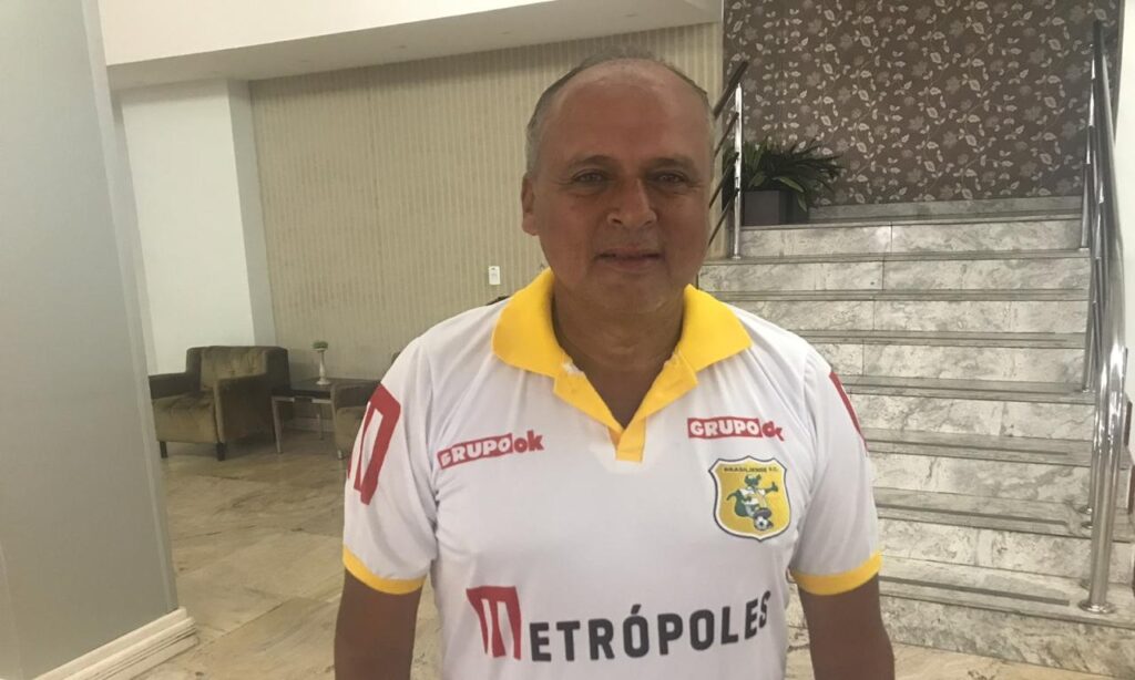 Treinador do Brasiliense celebra partida em "campo de verdade" contra o Goiás