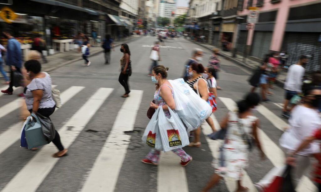 Impacto do novo auxílio emergencial no comércio deve ser 8 vezes menor