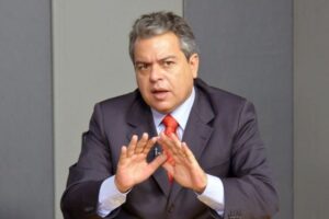 Prefeito sugere e Roller admite PTB na base de Caiado