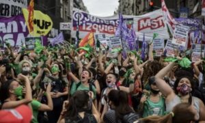 Câmara dos Deputados da Argentina aprova projeto de lei que legaliza e descriminaliza aborto