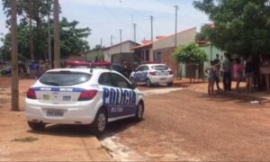 Mãe suspeita de matar o filho enforcado fere o próprio olho dentro de presídio