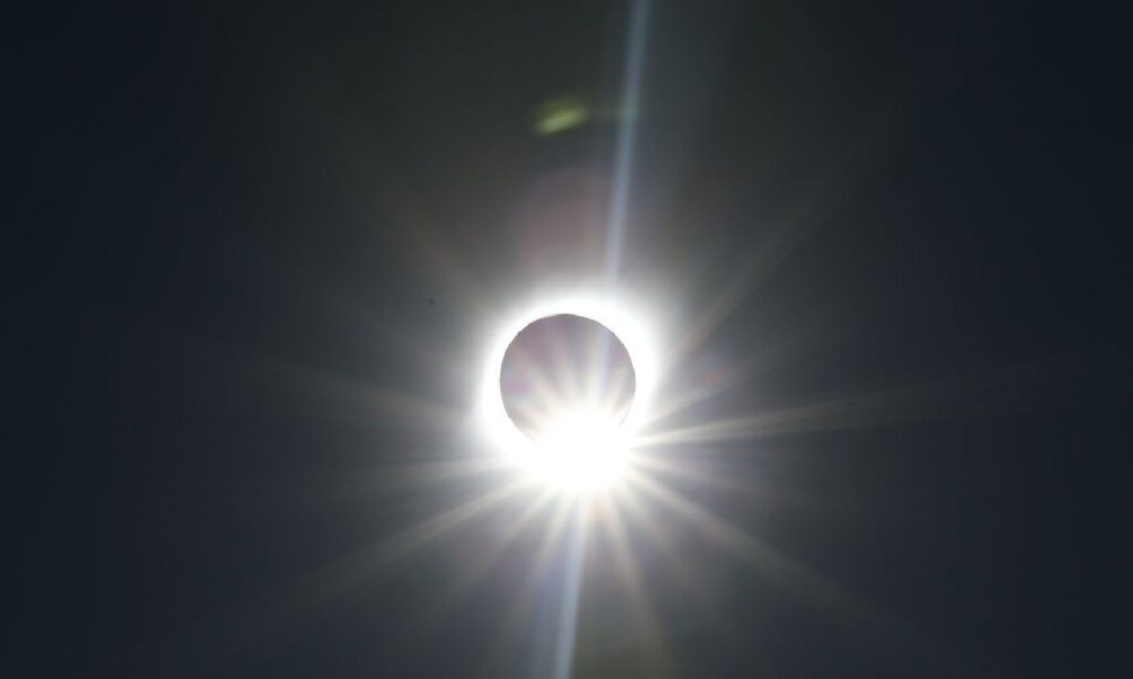 Brasil terá eclipse solar parcial hoje