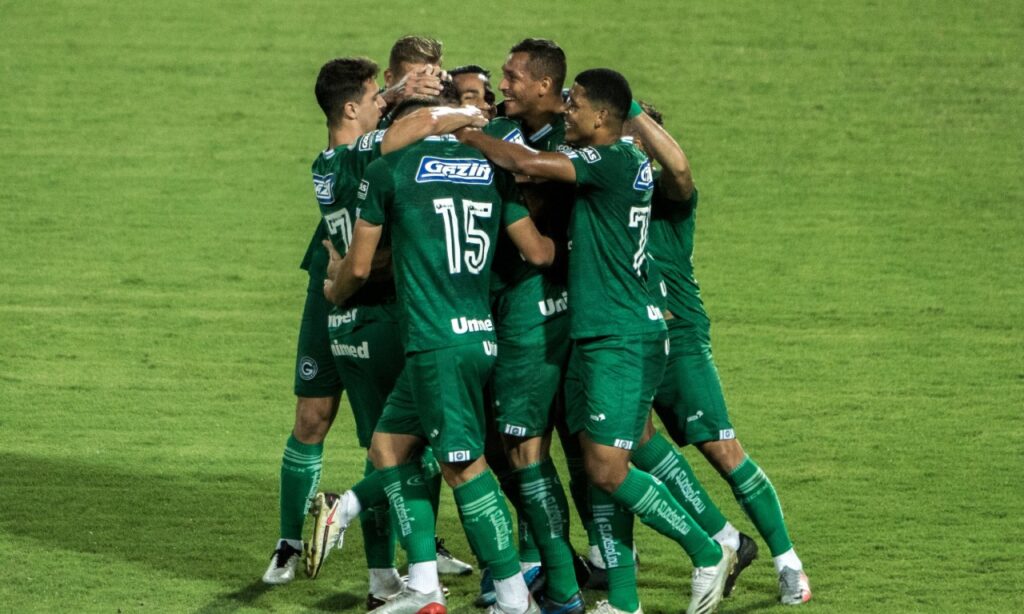 Goiás vence Coritiba e fica mais próximo de deixar a zona do rebaixamento