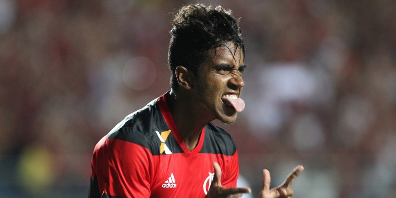 Diretoria do Goiás Esporte Clube observa jogadores do Flamengo