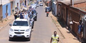 Daniel investe o dia em carreatas no Entorno em busca de votos