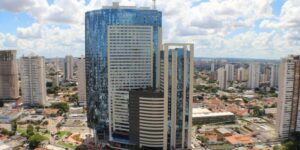 Moradores buscam os arranha-céus