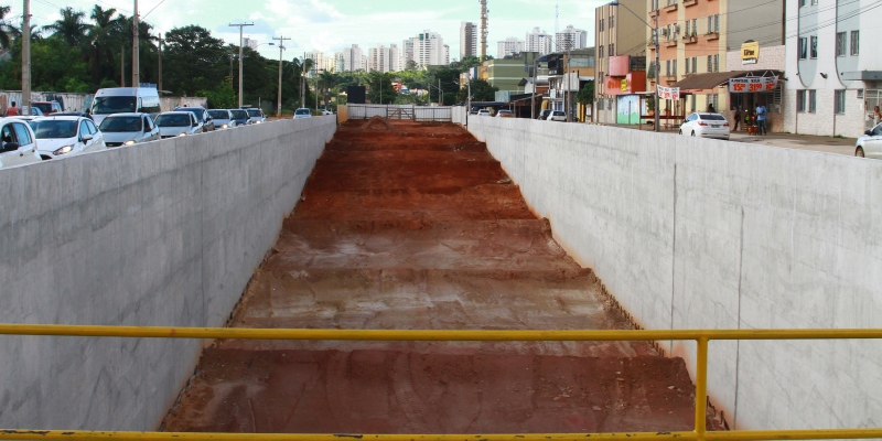 Obra de viaduto segue parada