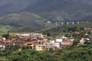 Cidade mineira vive tensão com risco de rompimento de barragem