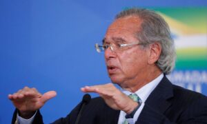 Guedes diz que recuo na economia será menor que o esperado