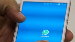 WhatsApp remove contas de disparo em massa de notícias falsas