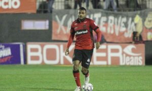 Anápolis acerta contratação de ex-zagueiro do Flamengo