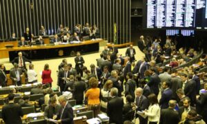 Reforma da Previdência: deputados votam nesta quinta emendas e destaques