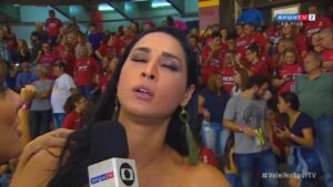 Jaqueline desmaia durante entrevista ao vivo na final da Superliga