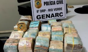 Polícia encontra R$ 200 mil em fundo falso de banheiro