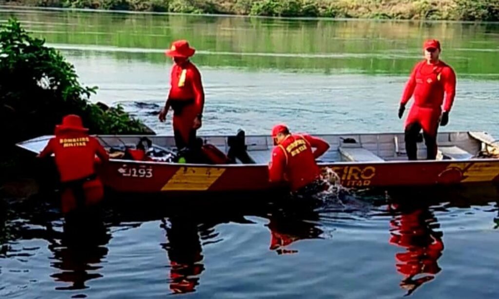 Bombeiros resgatam corpo de homem que se afogou no Rio Paranaíba