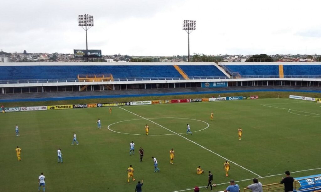 Grêmio Anápolis e Iporá empatam em partida de quatro gols