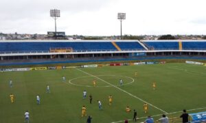 Grêmio Anápolis e Iporá empatam em partida de quatro gols