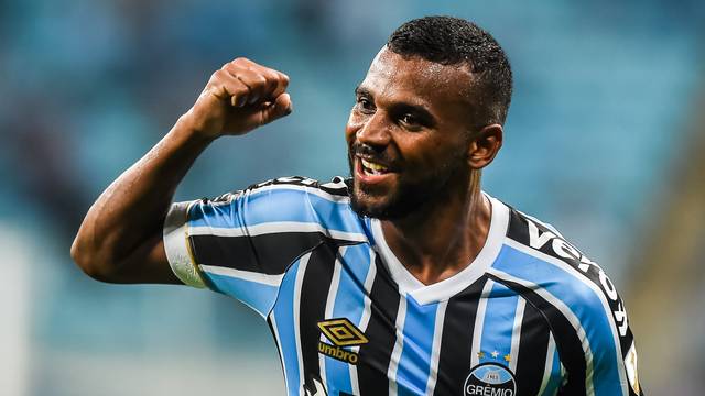 Grêmio vence a primeira e segue vivo na Libertadores