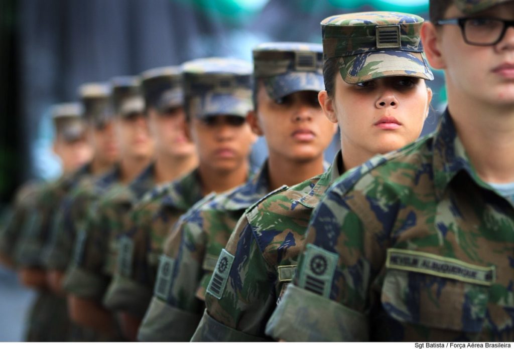 Senadores querem saber impacto de serviço militar voluntário feminino