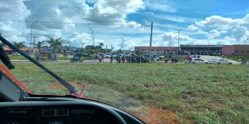 Criança de 3 anos é ferida no peito com um tiro