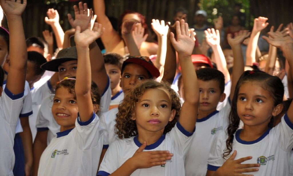 Aulas nas escolas municipais e Cmeis começam nesta quinta-feira (21)