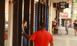 Liminar proíbe reabertura do comércio em Goiânia