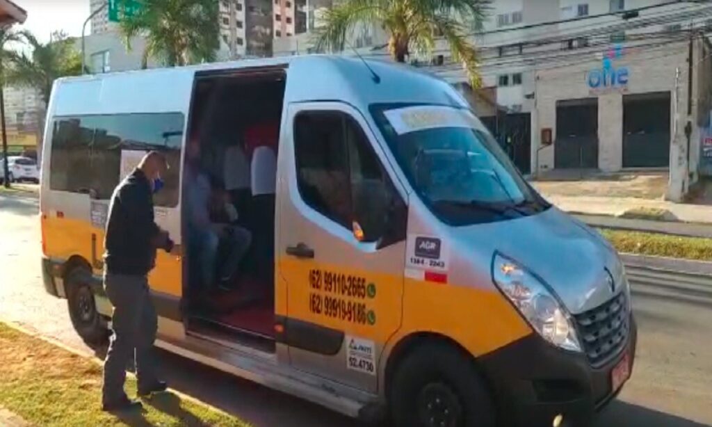 Van fazendo “carona solidária” é apreendida por ondem da CMTC por “transporte clandestino”