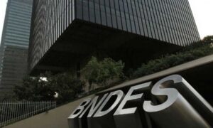 A volta dos investimentos? Nada disso. Consultas ao BNDES despencam 51%