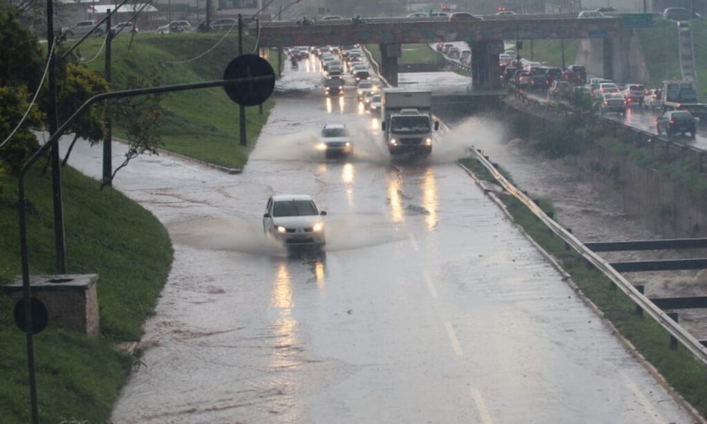 Defesa Civil emite alerta de tempestades para esta semana na capital