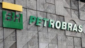 Pesquisa aponta que privatizar a Petrobras pioraria os preços de combustíveis; entenda