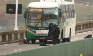 Bolsonaro parabeniza policiais por ação contra sequestro no Rio