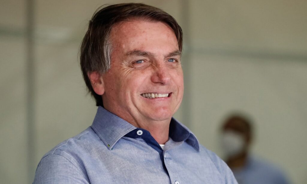 Bolsonaro tem 52