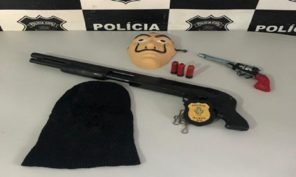 Homem é preso com espingarda caseira e balaclava em Valparaíso