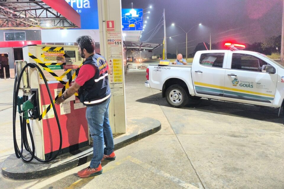 Procon fecha posto de combustível por vender gasolina adulterada em Aparecida