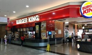 Burger King é condenado a pagar indenização após servir sanduíches para funcionários