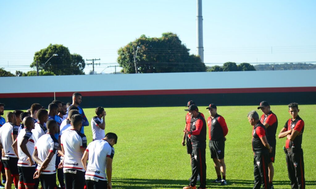 Atlético Goianiense recebe o Botafogo-SP de olho na ponta da Série B