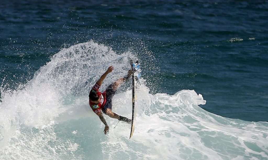 Brasileiro é vice na etapa francesa do circuito mundial de surfe