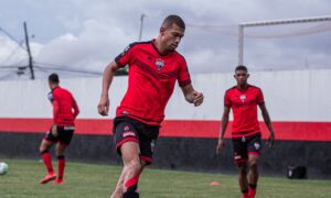 João Victor "não dá bola" para Grêmio na Copa do Brasil e destaca potencial do Atlético