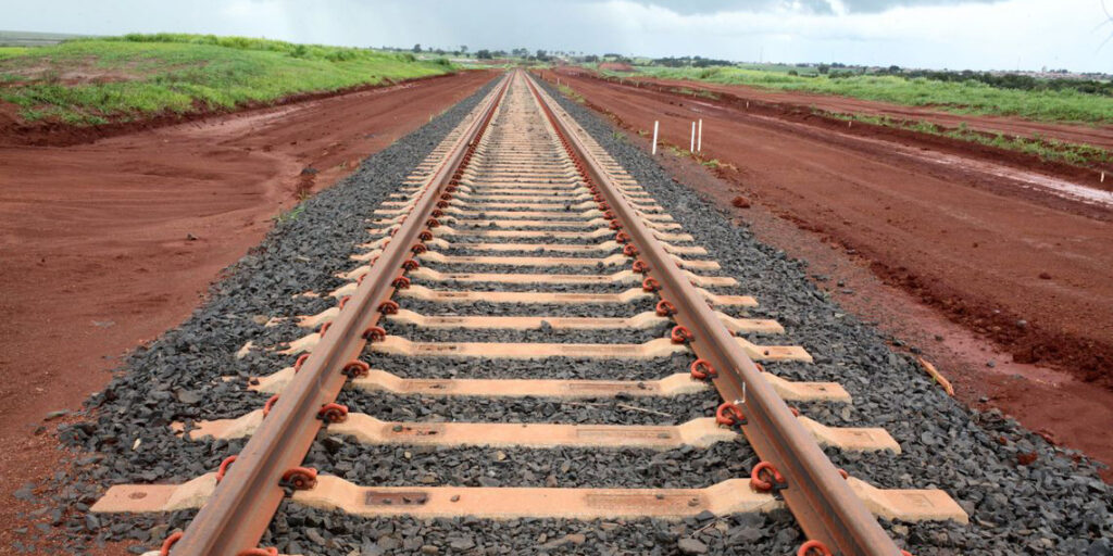 "Vamos realizar um sonho de 35 anos ao colocar a Ferrovia Norte-Sul em funcionamento"