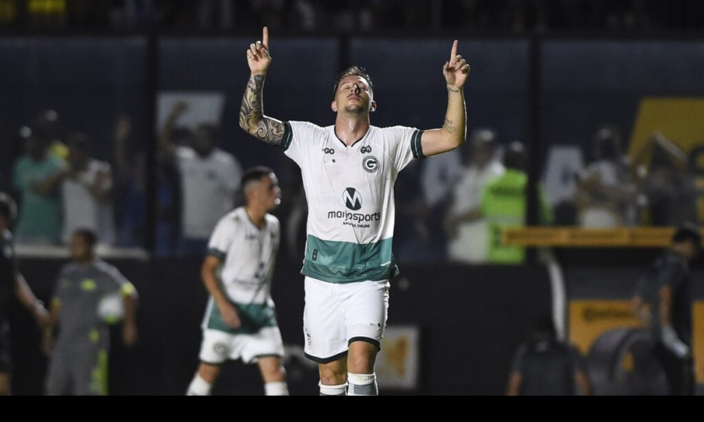 Goiás vence Vasco fora de casa e tem vantagem em jogo de volta