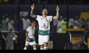 Goiás vence Vasco fora de casa e tem vantagem em jogo de volta