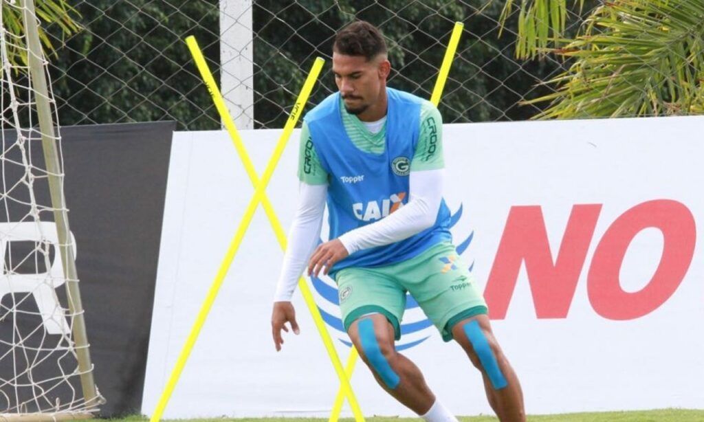 Volante Madison é emprestado ao Confiança até final da temporada