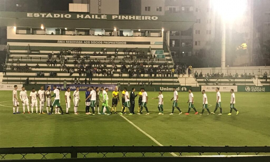 Goiás e Trindade ficam no empate na primeira partida da final