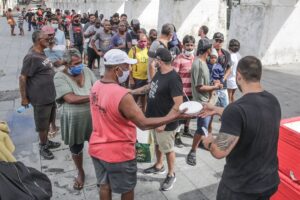 Fome lucrativa: um novo bilionário surgiu a cada 26 horas durante a pandemia