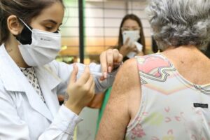 Cerca de 12 mil idosos ainda não se vacinaram em Aparecida