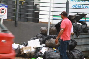 Taxa do lixo poderá custar R$ 77 por pessoa ao ano