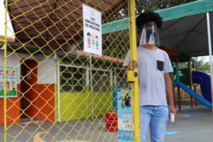 Faltam álcool e máscaras em escolas e Cmeis de Goiânia