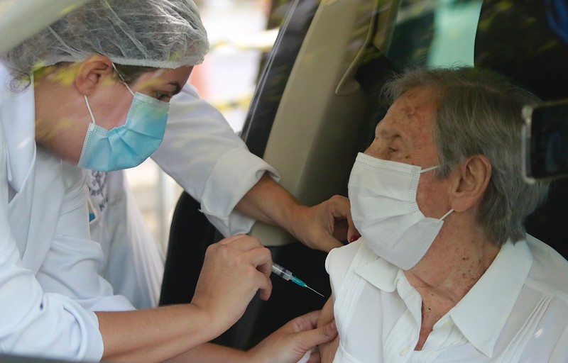 Mais de 4 mil idosos não retornaram para receber a segunda dose contra Covid-19 em Goiânia