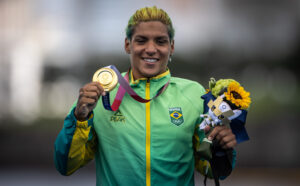 Ana Marcela Cunha conquista o quarto ouro do Brasil e vôlei de praia decepciona